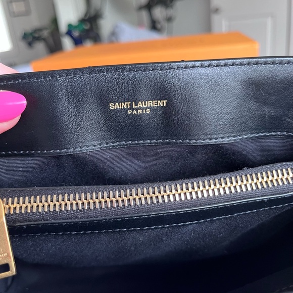 YSL Loulou Small Shoulder Bag in Quilted Leather - Picture 10 of 15